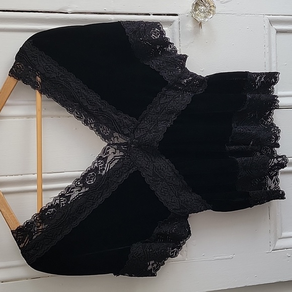 Black Lace Velvet Forever 21 Blouse - Picture 4 of 7